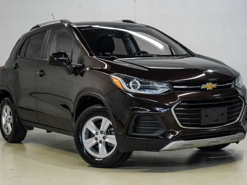Used 2022 Chevrolet Trax LT w/ LT Convenience Package AWD/4WD image 8