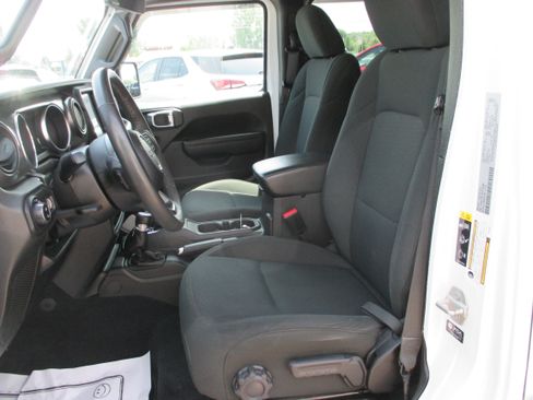 Used 2023 Jeep Gladiator Sport AWD/4WD image 14