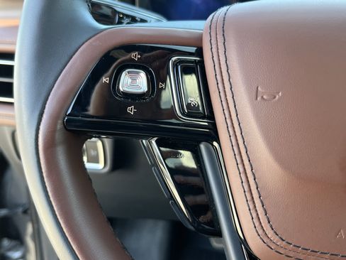 Used 2025 Lincoln Aviator Reserve w/ Equipment Group 201A AWD/4WD image 18