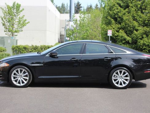 Used 2013 Jaguar XJ AWD image 2