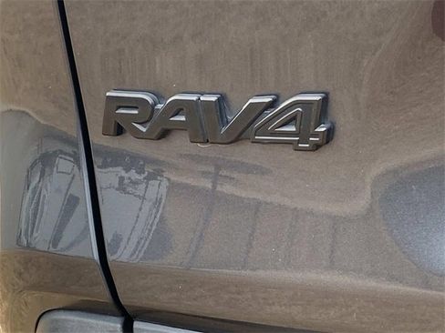Used 2019 Toyota RAV4 XLE image 5