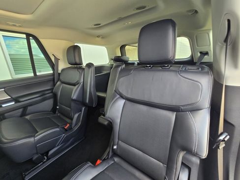 Used 2025 Ford Expedition Platinum w/ Driver's Package image 15