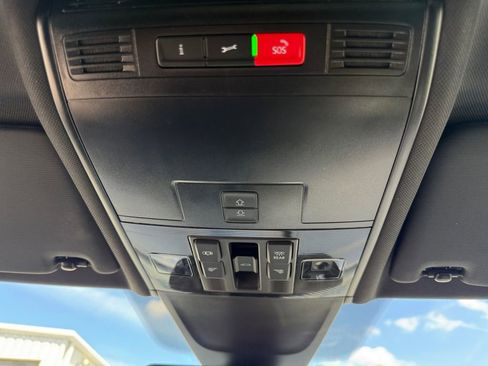 Used 2023 Volkswagen Tiguan SEL R-Line AWD/4WD image 18