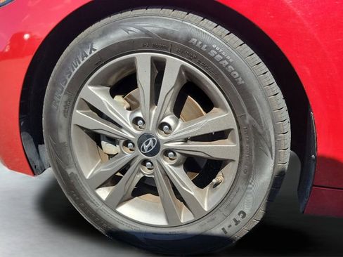 Used 2018 Hyundai Elantra SEL FWD image 4