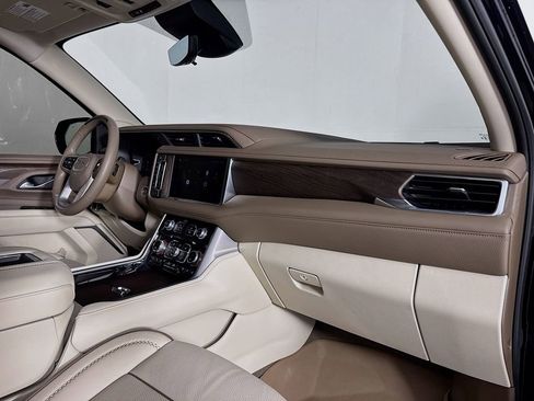 Used 2023 GMC Yukon XL Denali w/ Denali Reserve Package image 36