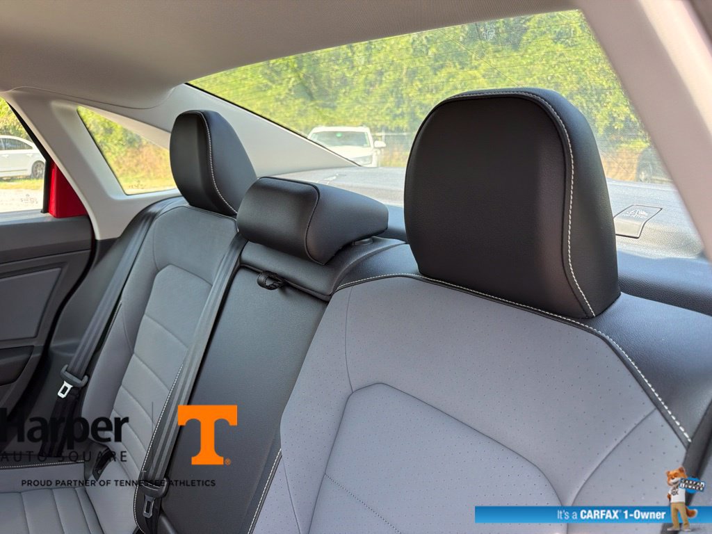 Used 2025 Volkswagen Jetta SE w/ Sunroof Package FWD image 9
