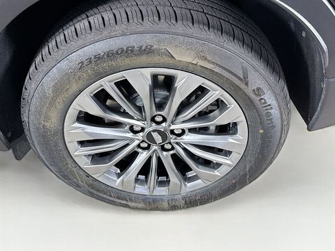 Used 2025 Cadillac XT4 Premium Luxury image 35