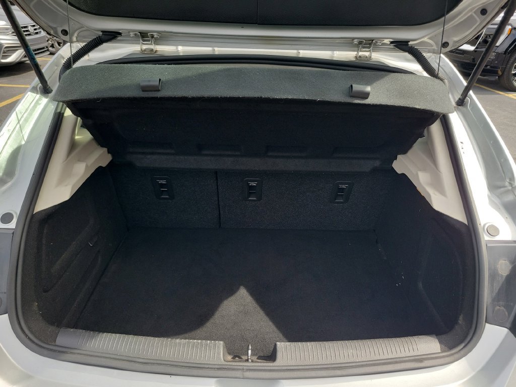 Used 2018 Chevrolet Cruze Premier FWD image 9