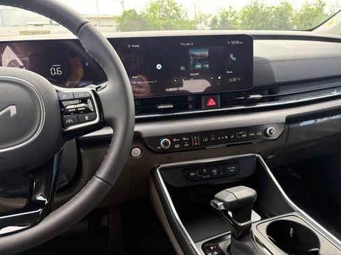 New 2026 Kia Carnival EX image 17