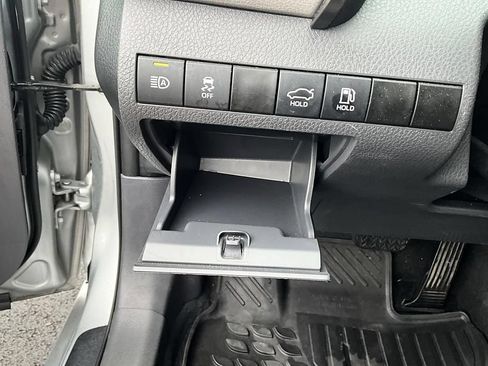Used 2022 Toyota Camry SE FWD image 17