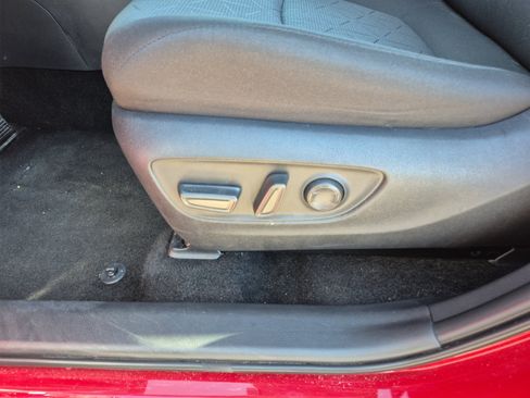 Used 2025 Toyota RAV4 XLE AWD/4WD image 13