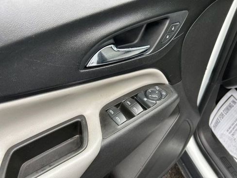 Used 2020 Chevrolet Equinox LS w/ LS Convenience Package image 13