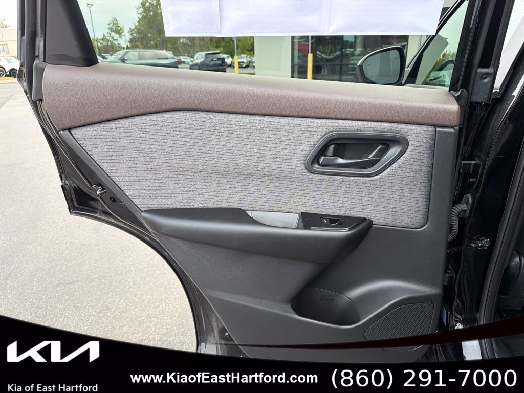 Used 2023 Nissan Rogue S AWD/4WD image 17