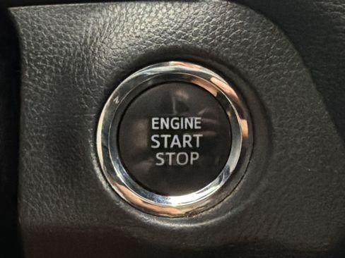 Used 2021 Toyota RAV4 XLE FWD image 29