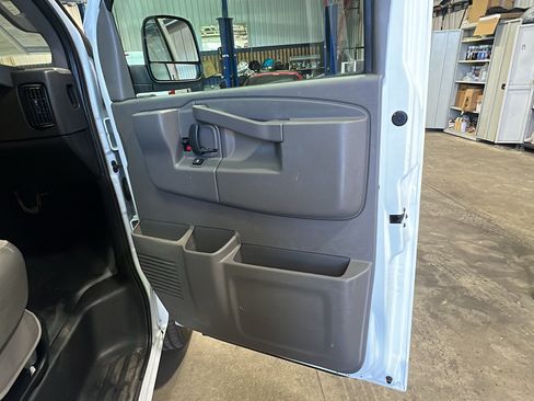 Used 2022 Chevrolet Express 2500 Extended w/ Driver Convenience Package RWD image 18
