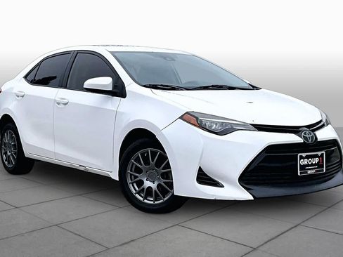 Used 2018 Toyota Corolla LE FWD image 3
