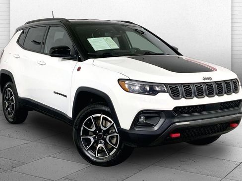 Used 2025 Jeep Compass Trailhawk AWD/4WD image 1
