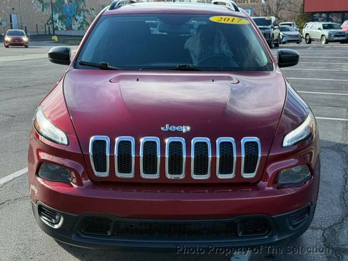 Used 2017 Jeep Cherokee Sport image 6