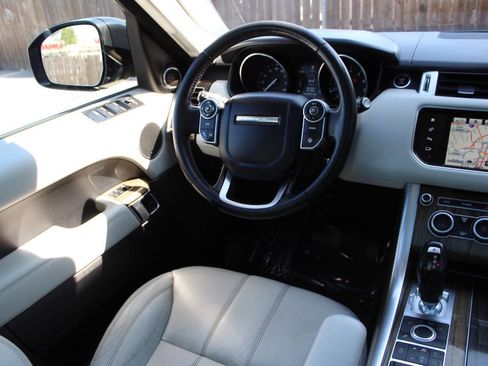 Used 2016 Land Rover Range Rover Sport SE image 6