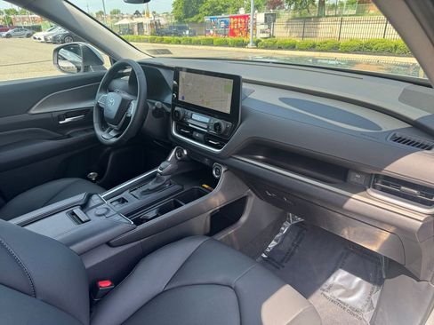 Used 2025 Toyota Grand Highlander FWD image 16