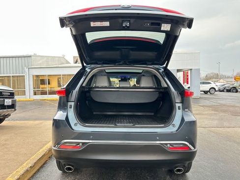 Used 2023 Toyota Venza Limited image 8