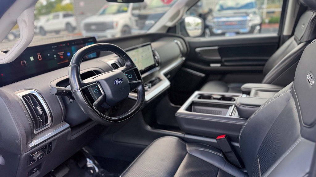 Used 2025 Ford Expedition Platinum AWD/4WD image 15