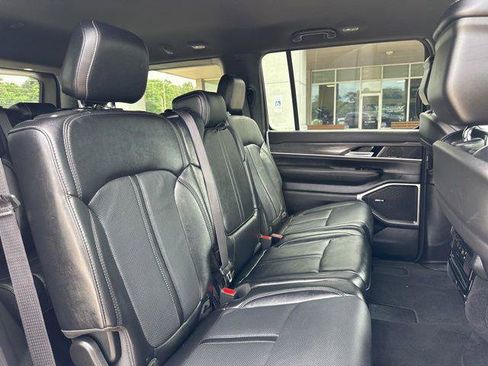 Certified 2024 Jeep Wagoneer Series II w/ Flexible Seating Group RWD image 45