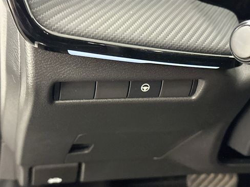 Used 2025 Nissan Kicks SR AWD/4WD image 17