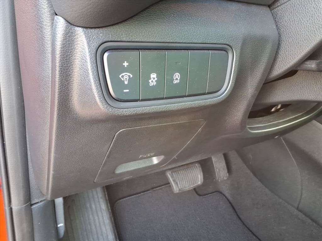 Used 2025 Kia Soul LX w/ LX Technology Package FWD image 21