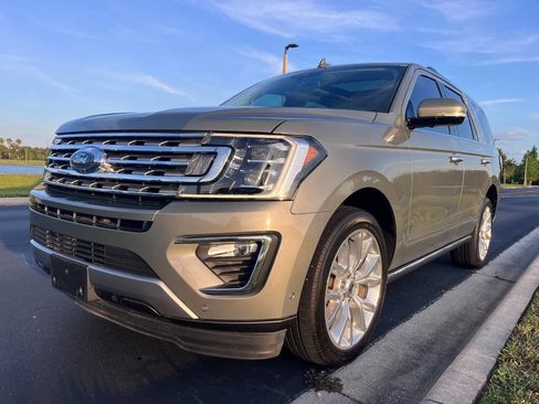 Used 2019 Ford Expedition Limited w/ Equipment Group 302A RWD image 2