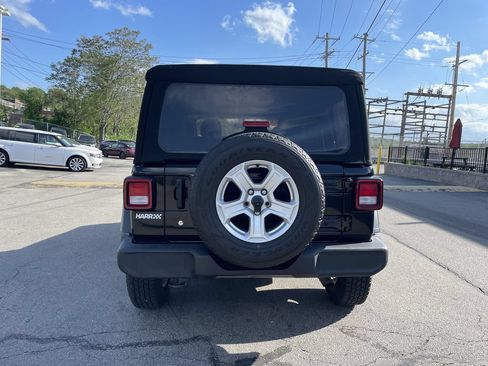 Used 2018 Jeep Wrangler Unlimited Sport S AWD/4WD image 4