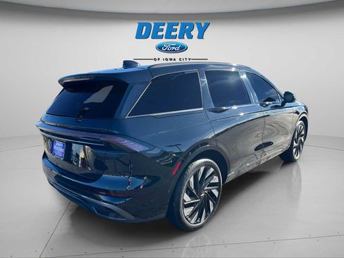 Used 2024 Lincoln Nautilus Reserve w/ Equipment Group 202A image 8