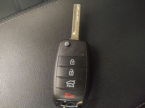 Used 2018 Kia Sorento FWD image 32