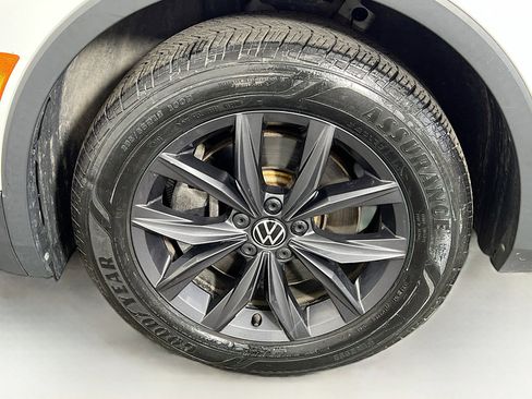 Used 2022 Volkswagen Tiguan SE AWD/4WD image 26