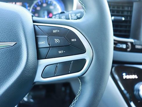 Used 2024 Chrysler Voyager LX image 19