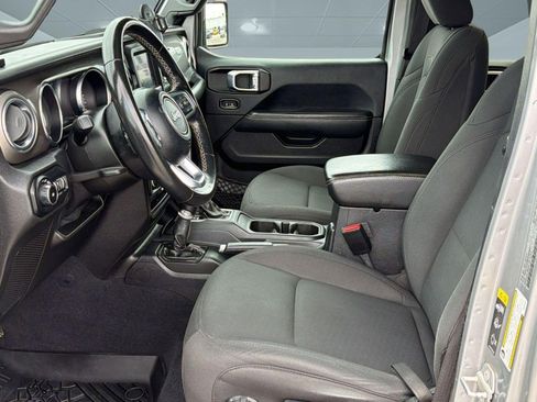 Used 2021 Jeep Wrangler Unlimited Sahara AWD/4WD image 5