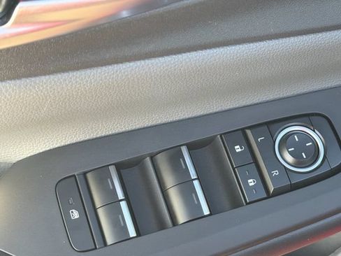 Used 2025 Toyota Prius XLE FWD image 13