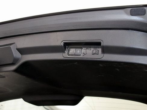 Used 2022 Ford Explorer XLT w/ Equipment Group 202A image 29