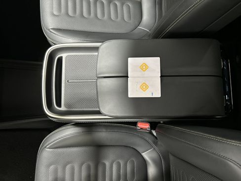 Used 2025 Rivian R1S Adventure AWD/4WD image 31