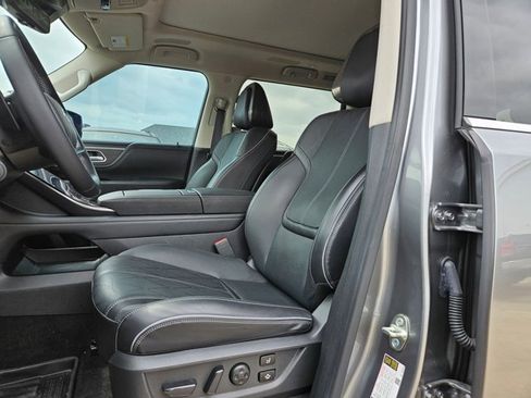 Used 2025 INFINITI QX80 Sensory image 15