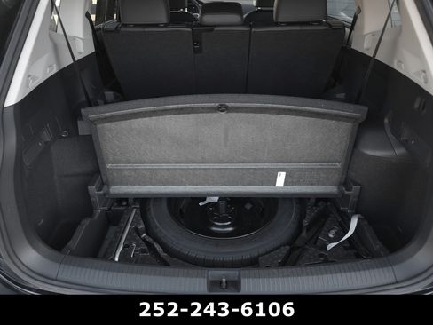 Used 2024 Volkswagen Tiguan Wolfsburg Edition image 37