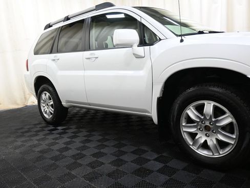 Used 2011 Mitsubishi Endeavor LS AWD/4WD image 15