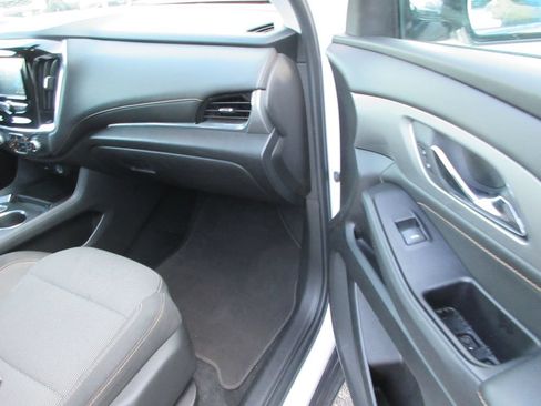 Used 2018 Chevrolet Traverse LT FWD image 19