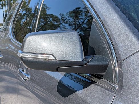 Used 2022 GMC Acadia Denali w/ Denali Technology Package image 11