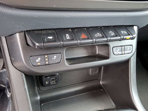 Used 2022 Chevrolet Colorado Z71 AWD/4WD image 19