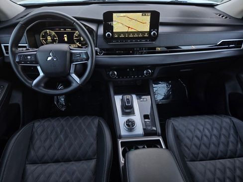 Used 2025 Mitsubishi Outlander 4WD Plug-In Hybrid image 14
