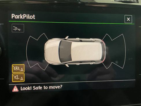 Used 2019 Volkswagen Golf R 4-Door image 36