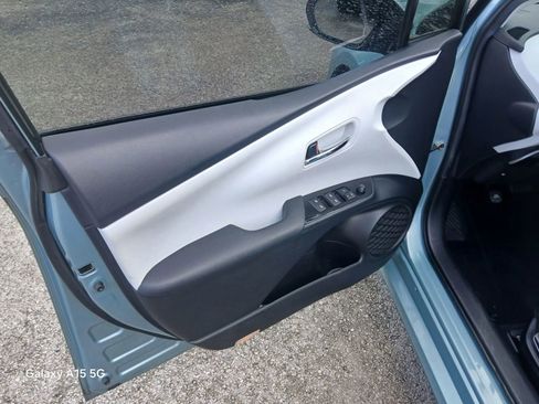 Used 2016 Toyota Prius Four Touring FWD image 12
