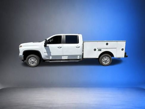 Used 2024 Chevrolet Silverado 2500 LT w/ Convenience Package AWD/4WD image 1