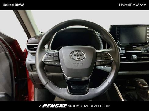 Used 2020 Toyota Highlander XLE FWD image 13